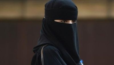 تصرف جريء لسيدة سعودية في شوارع المملكة يشعل وسائل التواصل الاجتماعي