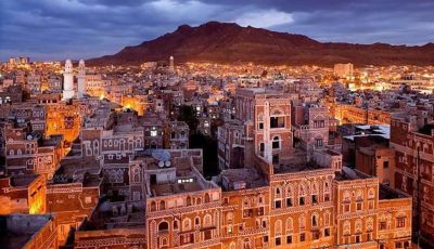 انهيار مالي يهدد صنعاء| فضائح فساد وعقوبات خانقة تضع أكبر البنوك على المحك