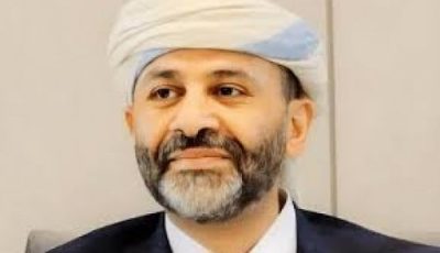 حميد الأحمر يطالب العليمي بإقالة قيادات النقل الجوي بعد فقدان الطائرة الرابعه