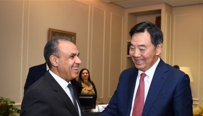 وزير الخارجية والهجرة يلتقي مبعوث الحكومة الصينية الخاص للشرق الأوسط