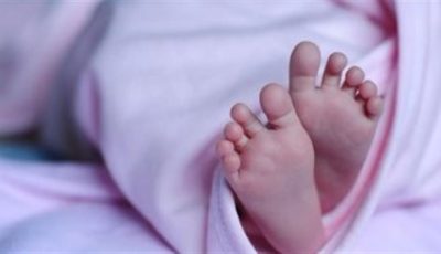 عمره 10 أشهر.. مصرع رضيع صعقًا بالكهرباء بسبب غسالة الملابس في قنا