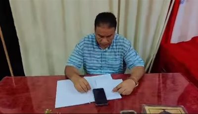 “بمكالمة تهنئة وتشجيع”.. مدير ثانوية بنات نجع حمادي يطلق مبادرة لتحفيز الطالبات المتفوقات
