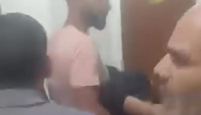 أنا حر في عيادتي.. طبيب يرفض الكشف على مسنة بقنا بعد مشادة مع أسرتها| بث مباشر