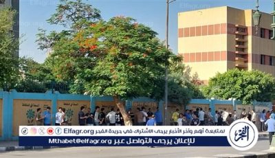 خروج طلاب وطالبات الثانوية العامة بعد أداء امتحانى التربية الدينية والوطنية فى أول أيام الامتحانات باسيوط