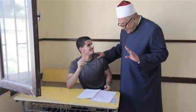 رئيس قطاع المعاهد الأزهرية ووكيلاه يتفقدون امتحان النحو لطلاب القسم العلمي