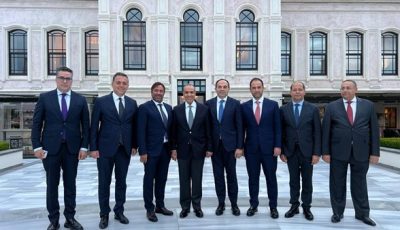 وزير الخارجية والهجرة يلتقي بمجموعة من رجال الأعمال الأتراك خلال زيارته لإسطنبول