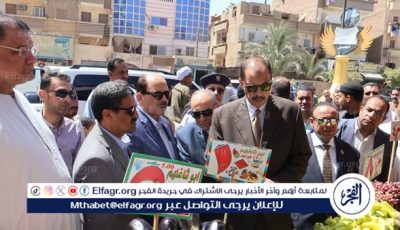 يفتتح سوق اليوم الواحد بأخميم لتوفير السلع بأسعار مخفضة قبل عيد الأضحى