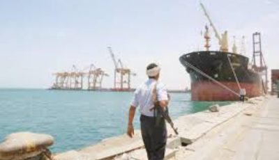 رغم الحظر الامريكي.. ناقلتا نفط وغاز تشقان طريقهما إلى ميناء رأس عيسى بالحديدة