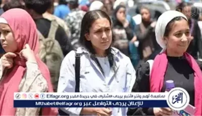 التعليم تحقق في صور امتحان الفرنساوي المُسرّبة على طاولة مغطاة بسجاد خارج اللجان