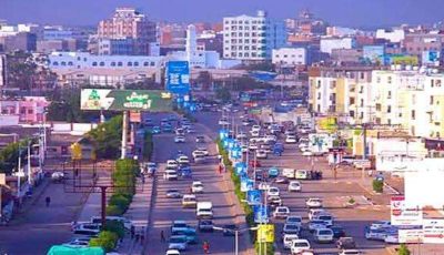 رئيس أكبر بنك يفاجئ الجميع في مطار عدن.. تصرف غير متوقع يثير الجدل!