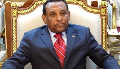 رئيس الوزراء السوداني كامل إدريس يحل الحكومة