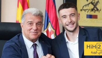 فيديو.. خوان غارسيا يوقع للجماهير بعد انتهاء مراسم التقديم